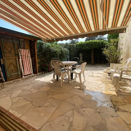 T2 Au Bord De Avec Parking, Terrasse Et Piscine Apartamento Sainte-Maxime